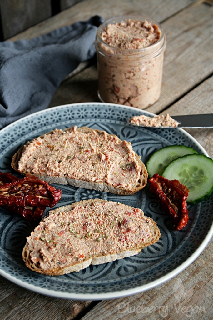 Tofu-Aufstrich mit getrockneten Tomaten | Blueberry Vegan