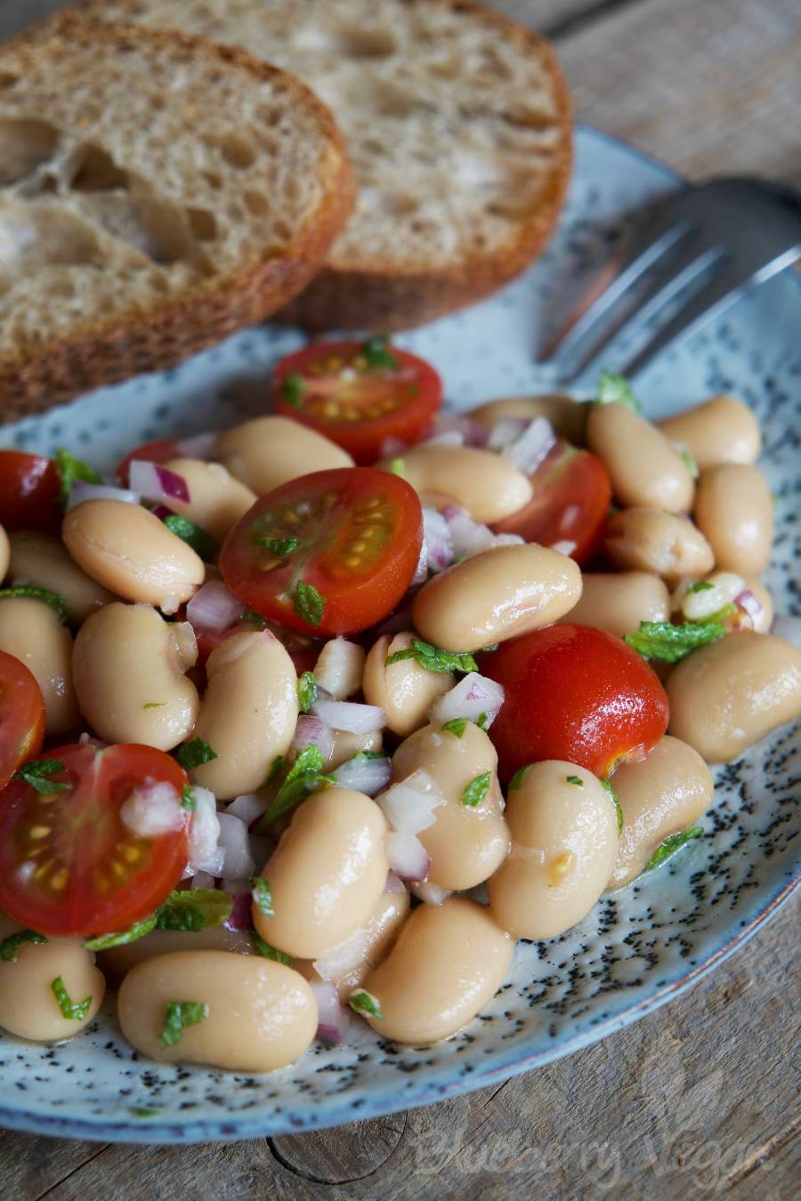 Aromatischer Wei E Riesenbohnen Salat Mit Tomaten Und Minze Blueberry