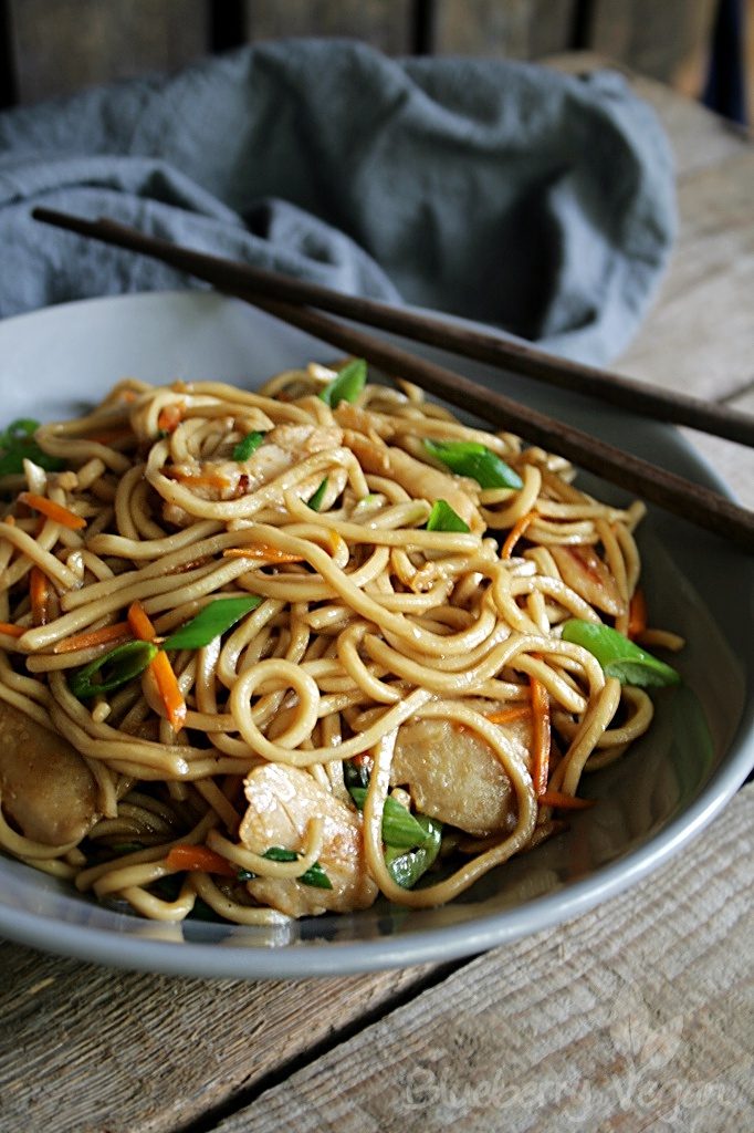 Chinese Fried Noodles as from your favorite Take Out | Blueberry Vegan