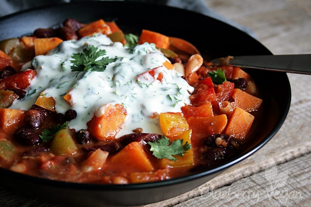 Kunterbuntes Gemüse-Chili mit Süßkartoffeln | Blueberry Vegan